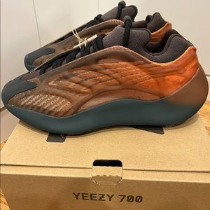 Yeezy 709 V3 Copper Fade
